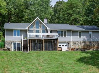 135 Bluewater Dr, Moneta, VA 24121