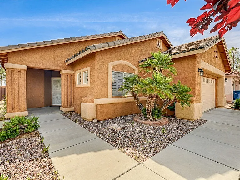 900 Royal Plum Ln — Photo 4