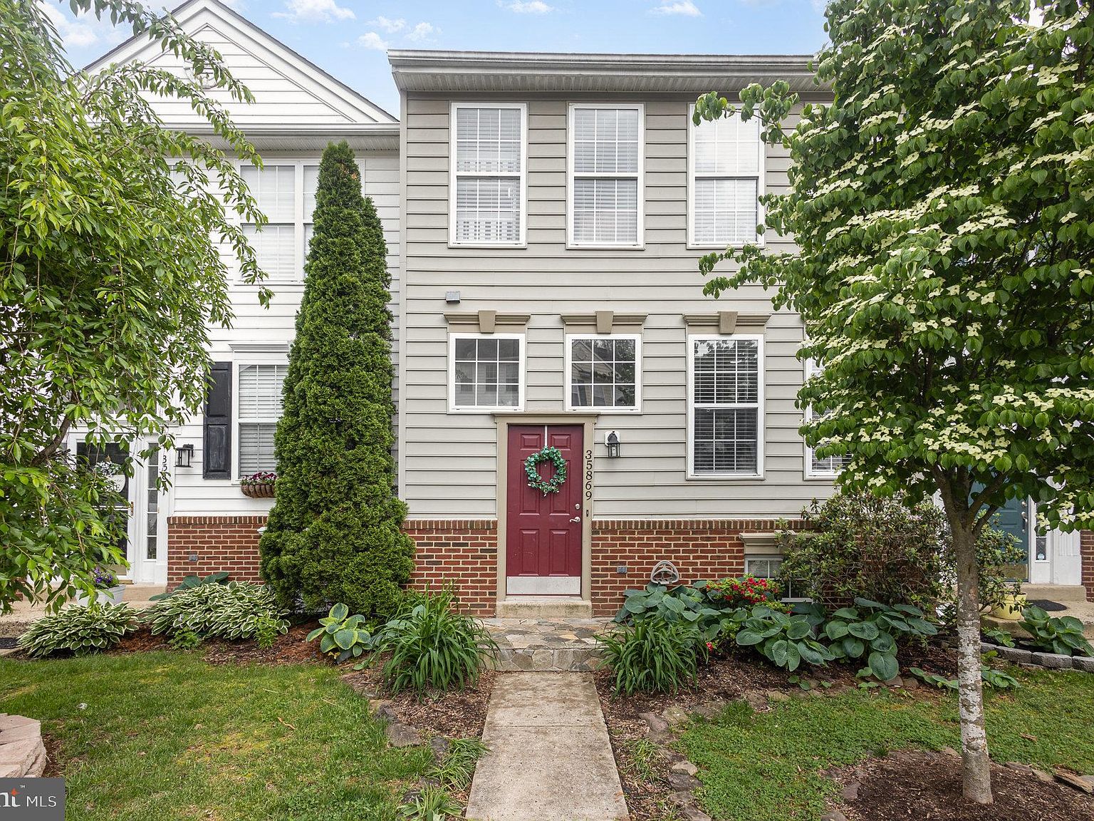 35869 Devon Park Sq, Round Hill, VA 20141 | Zillow
