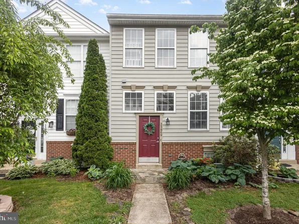 35869 Devon Park Sq, Round Hill, VA 20141