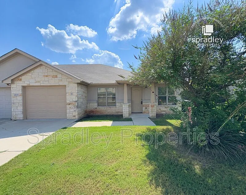 3 bed, 2.0 bath, 1531 sqft, $1,495 — Photo 1