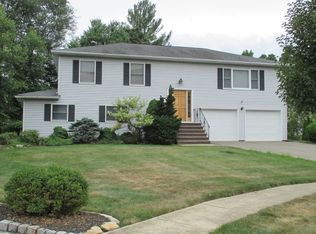 11 Lori Ln, Lincoln Park, NJ 07035