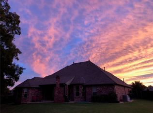 19832 Crest Ridge Dr, Edmond, OK 73012