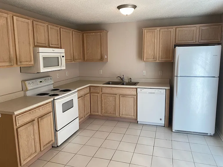 Windsor Townhomes Community — Photo 41