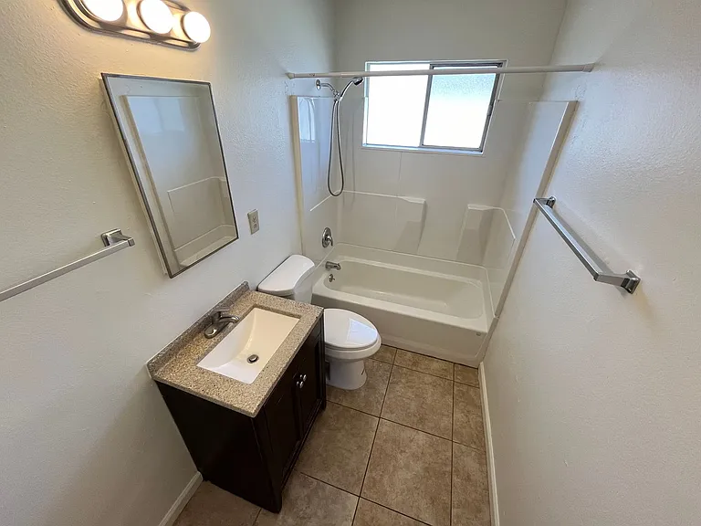 408 N M St — Photo 8