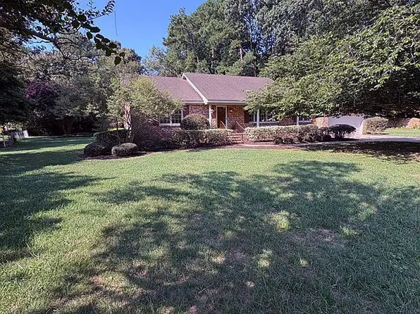901 Prince Phillip Dr, Virginia Beach, VA 23452