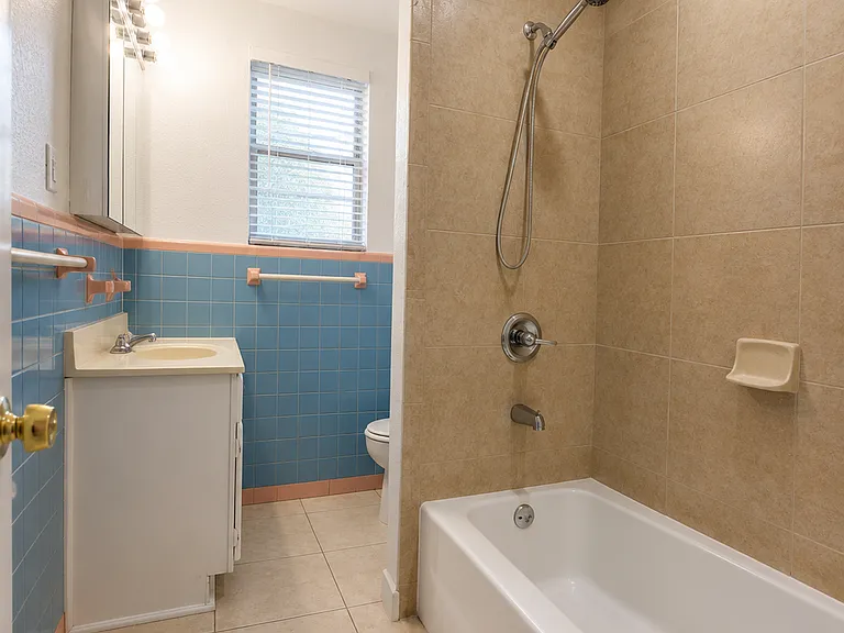 1145 Cordova Ave — Photo 13