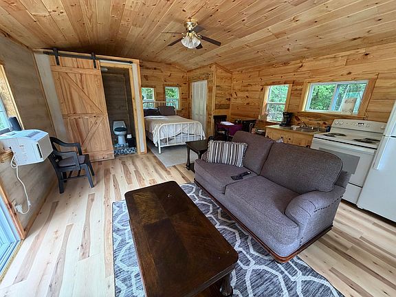 5th image of 209 Verdi Ln