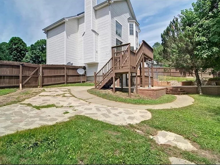 542 Parkstone Ln — Photo 25