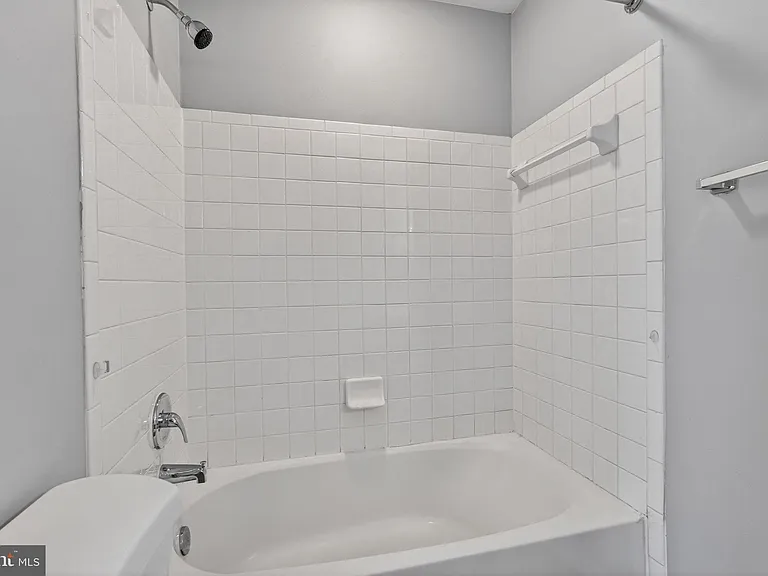 13810 Fareham Ln — Photo 20