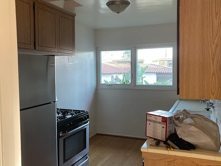 1479 N Havenhurst Dr #4 — Photo 31