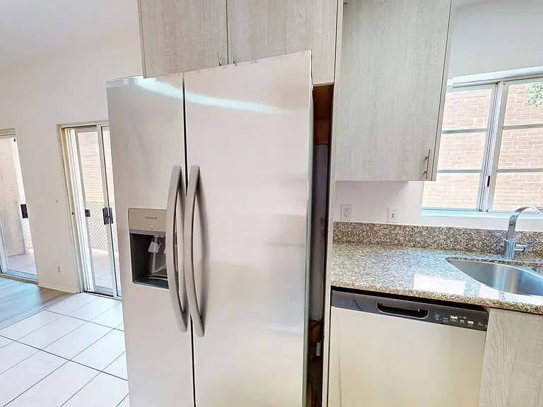 5135 Zelzah Ave #100 — Photo 3