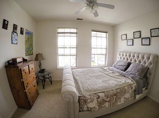 628 Yosemite Ave APT 202, Naperville, IL 60563