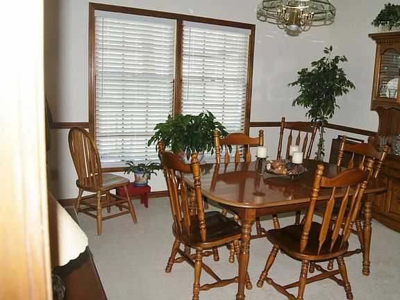 3rd image of 305 Riverwood Blvd