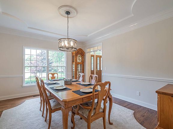 4th image of 7 Ashwood Ct
