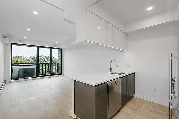 1st image of 2600 7th Ave #4V