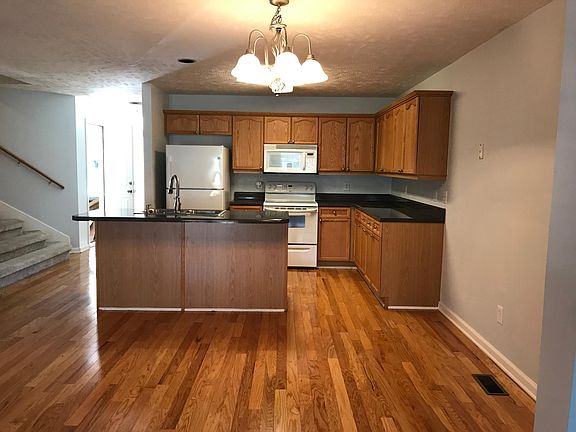 3rd image of 3444 Regency Park Dr