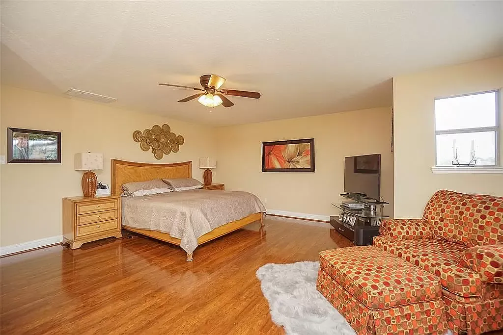 4 bed, 3410 sqft, $2,700 — Photo 4