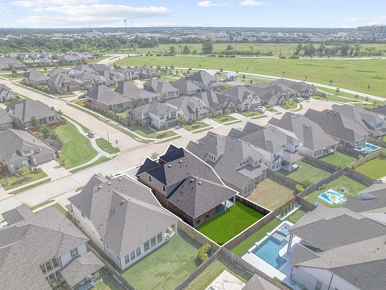 18303 Bluebird Branch Ln — Photo 31