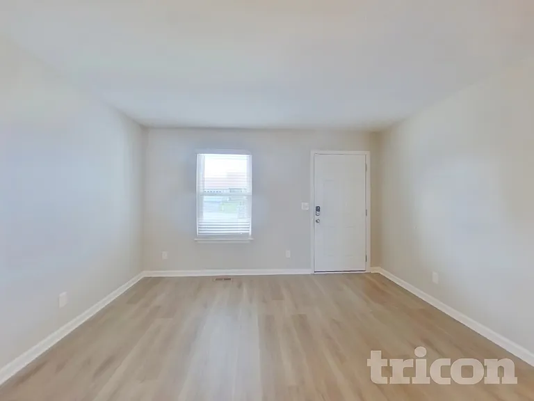 1616 Jamie Dr — Photo 2