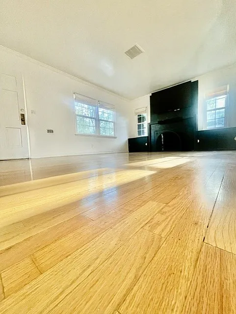 3 bed, 1242 sqft, $4,650 — Photo 2