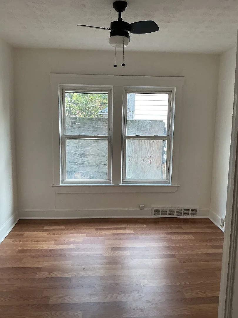 906 E 76th St - Unit 1 DWN — Photo 1