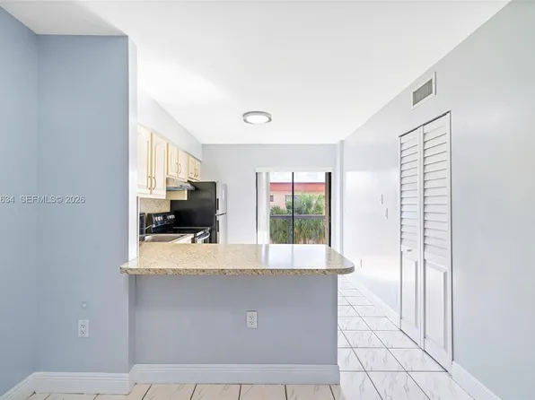 5400 W 21st Ct APT 402, Hialeah, FL 33016