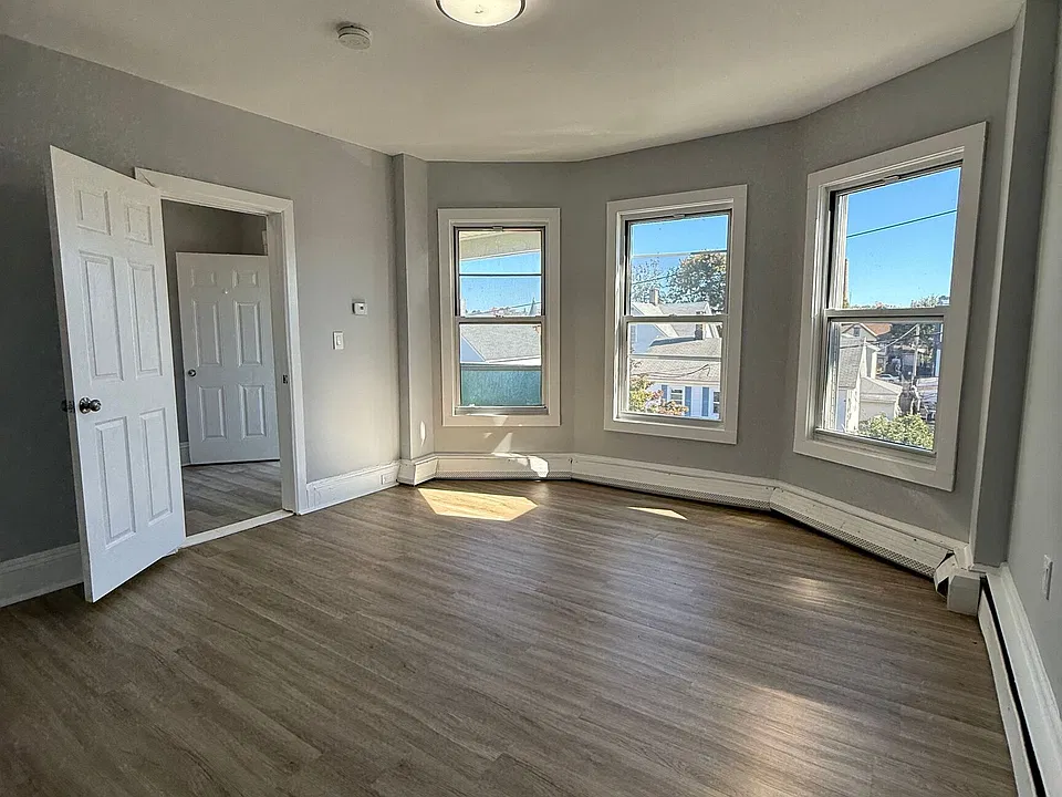 105 Caroline St #3