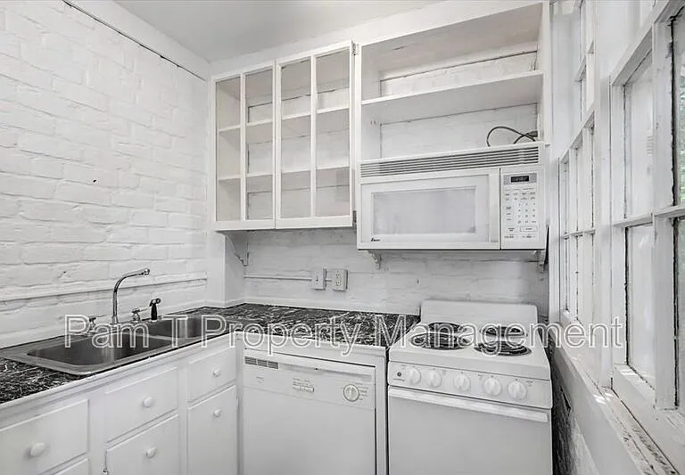 521 E Harris St #A — Photo 9