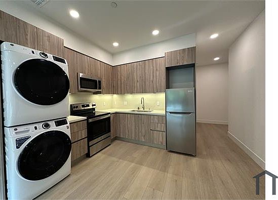 5th image of 3649 Regal Pl #405