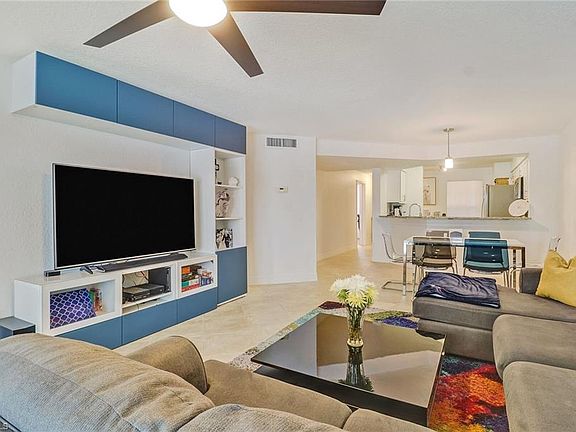 5th image of 9590 Victoria Ln #B-201