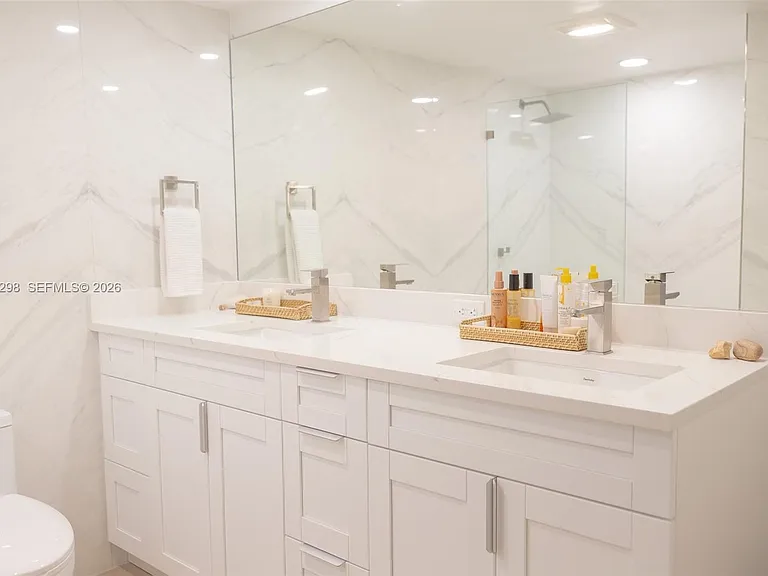 3250 N Palm Aire Dr #202 — Photo 11