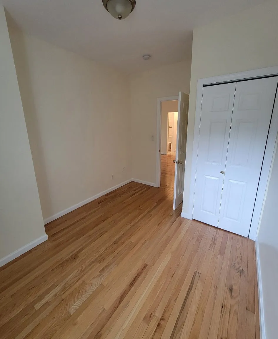 4 bed, 1.5 bath, 1200 sqft, $3,900 — Photo 2