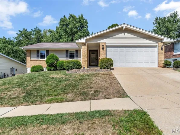 5015 Suson Hills Dr, Saint Louis, MO 63128