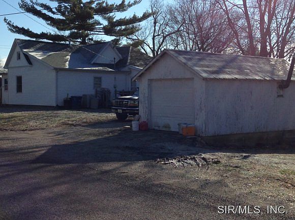 2nd image of 103 S 6th St
