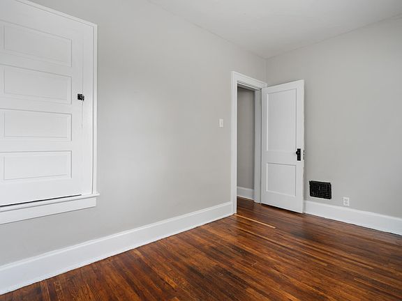 3rd image of 455 Eldridge Ave