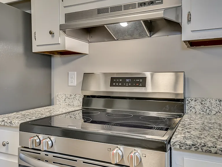 120 Chalet North Ct — Photo 1