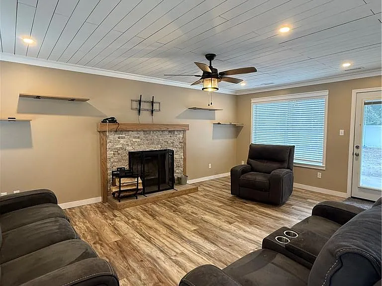 513 Sydenham Blvd — Photo 3