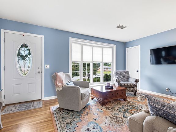 5th image of 300 Weldon Dr