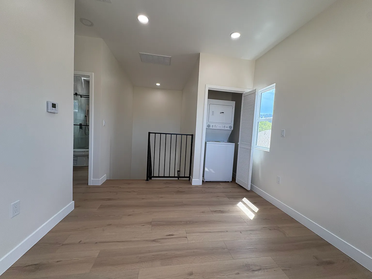 3 bed, 1200 sqft, $3,500 — Photo 2