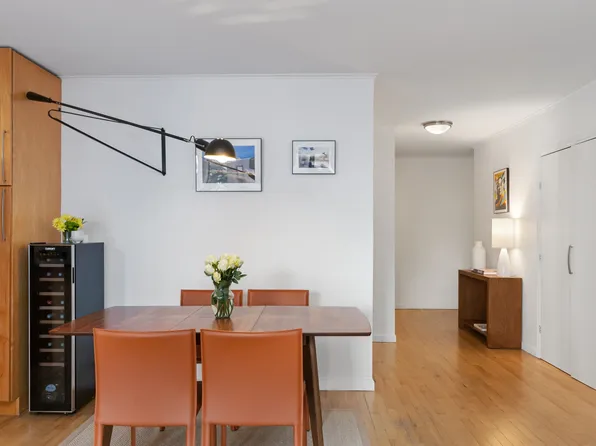 137 East 36th Street image 3 of 13