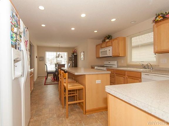 4th image of 243 Lord Byron Ln