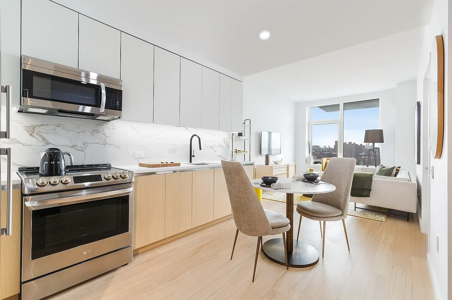 123 Linden Boulevard — Photo 4