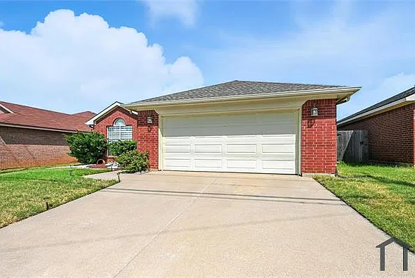 3 bed, 1510 sqft, $1,999 — Photo 2