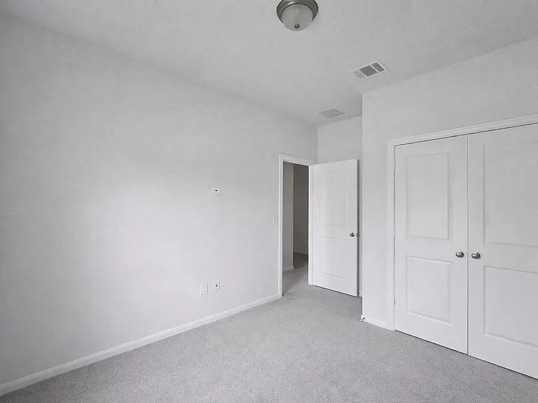 511 Pulitzer Dr — Photo 14