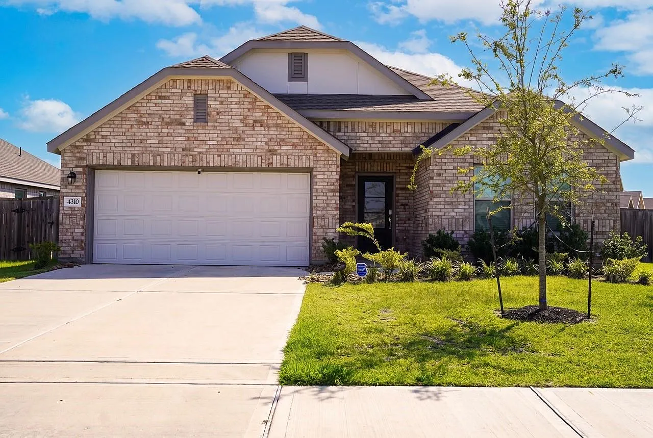 4 bed, 3.0 bath, 2343 sqft, $2,600 — Photo 2
