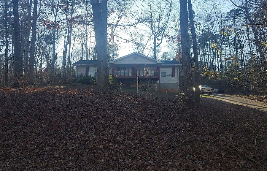 1st image of 4044 Skyline Dr