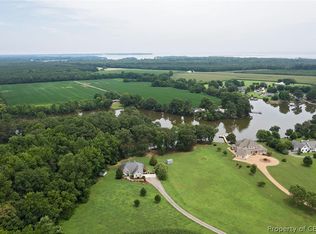 217 Grove Point Rd, Kilmarnock, VA 22482