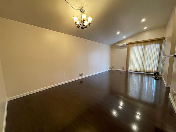 4th image of 304 Elverton Ave