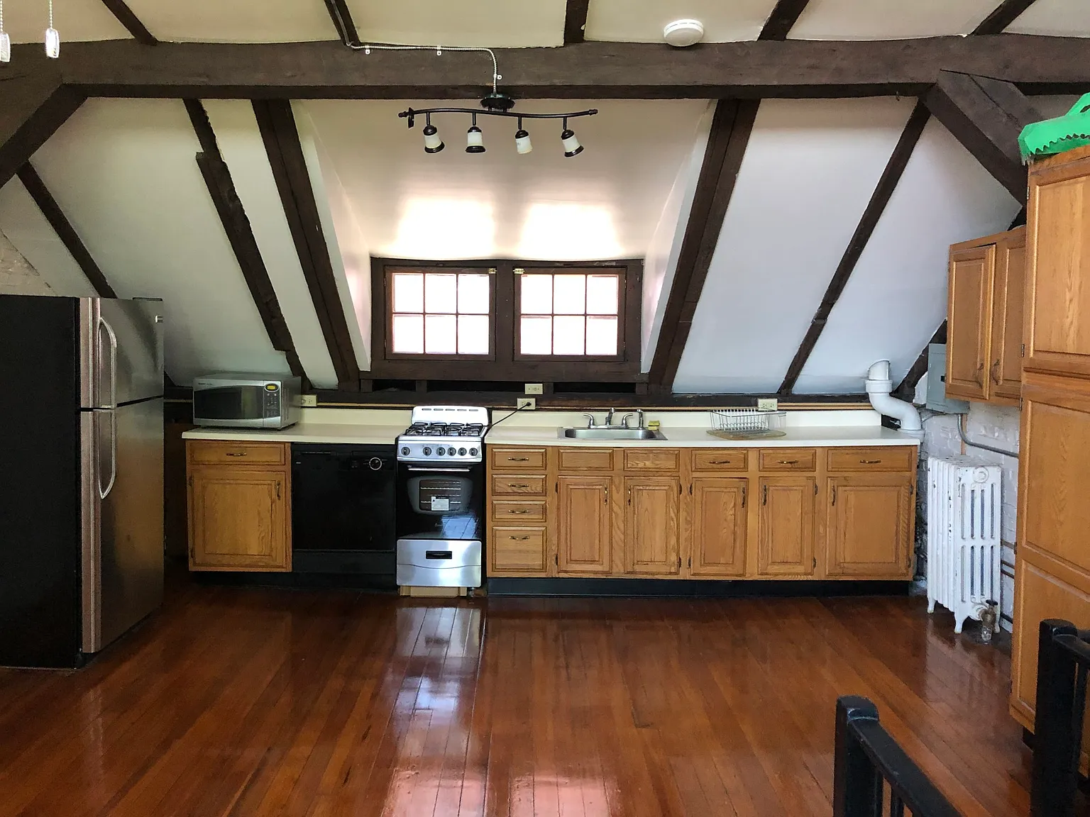 2 bed, 600 sqft, $4,000 — Photo 1
